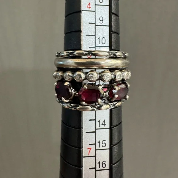 Elegant Silver and Red Garnet Gemstone Ring - Picture 5 of 6